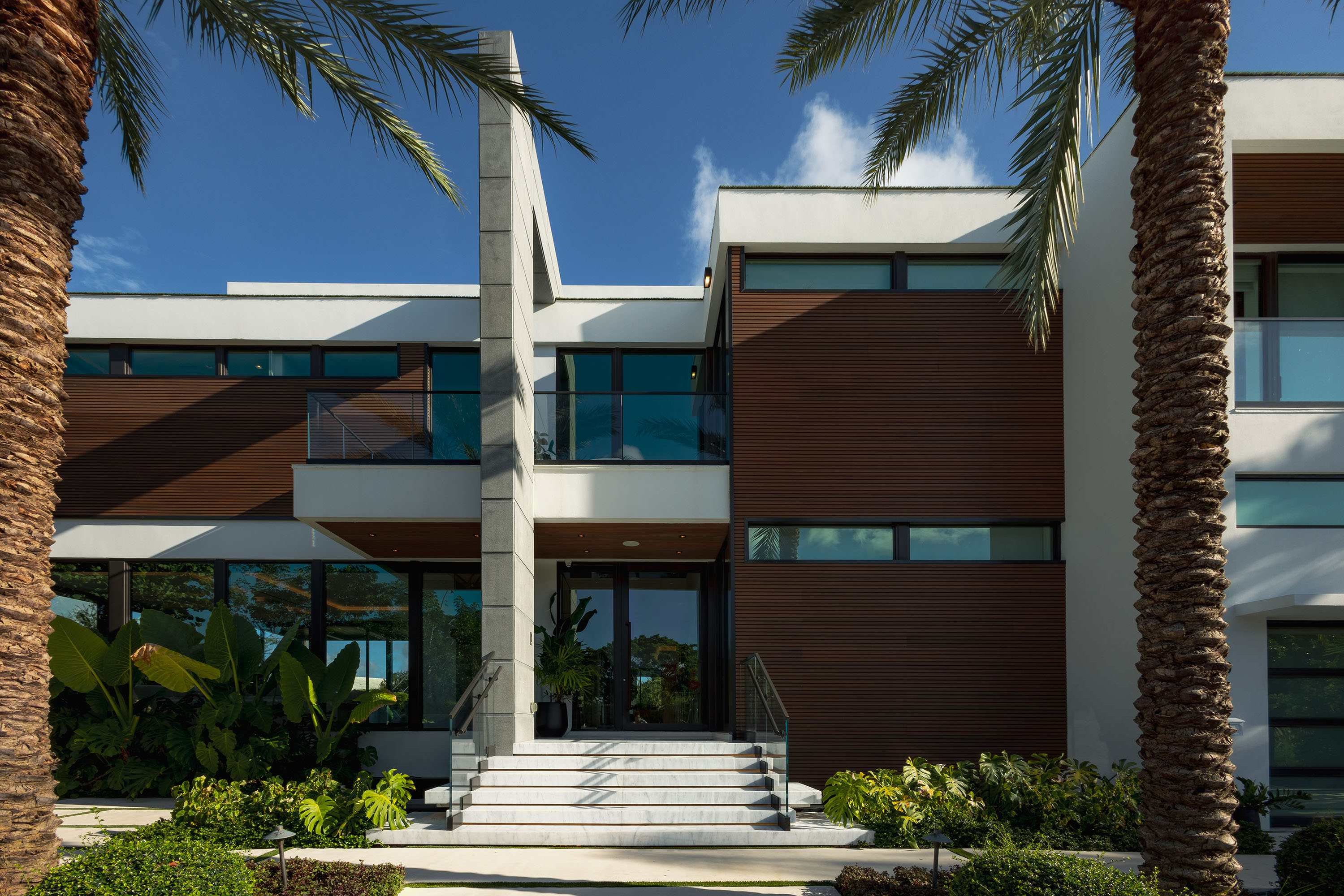 790FRONT3F4A1304-ezgif.com-optijpeg