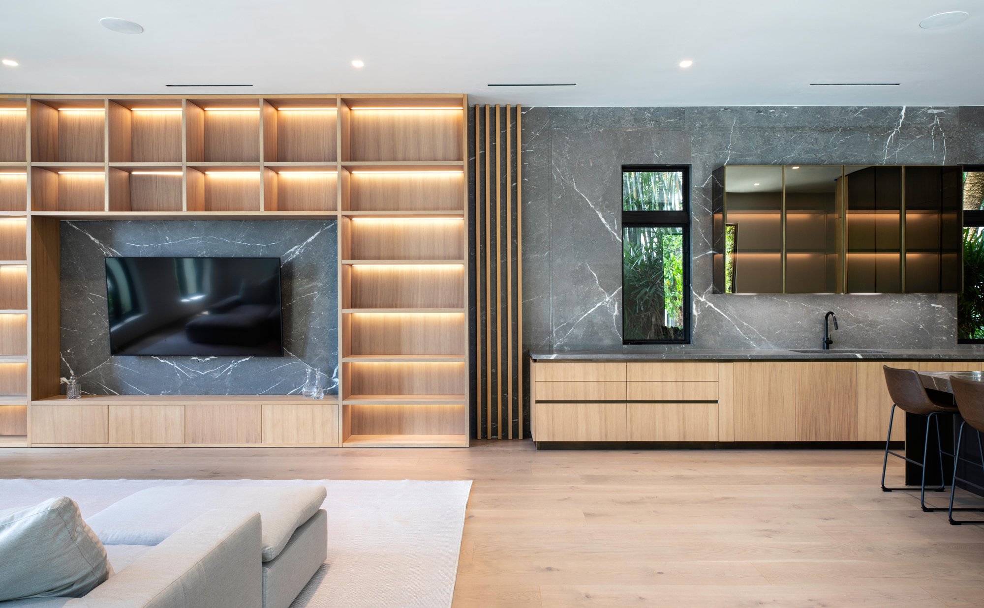 2318 north bay road 14