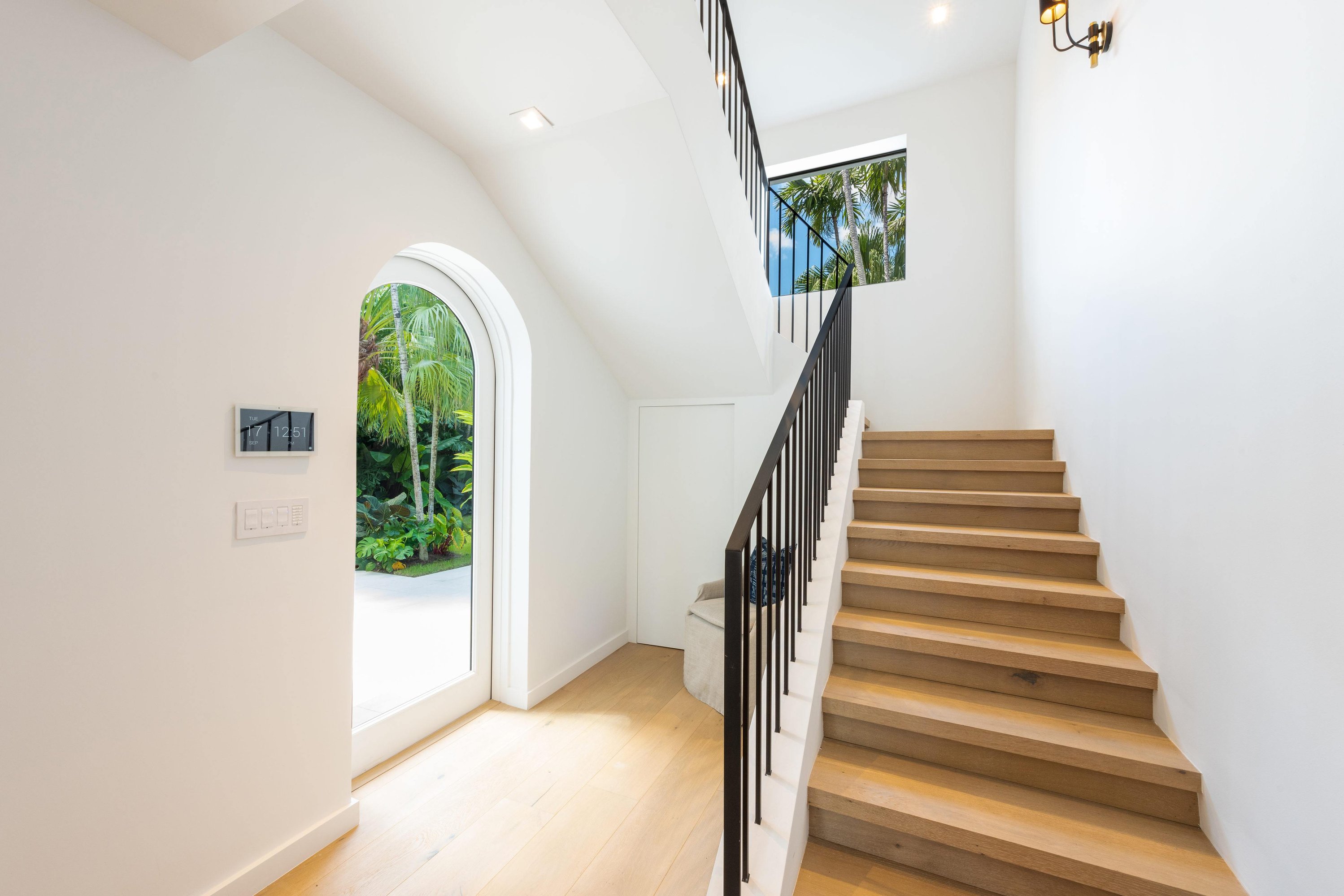 5401PineTreeDrMiamiBeach-print-024-026-2019091702DSC1635EDHR-4200x2804-300dpi-ezgif.com-optijpeg